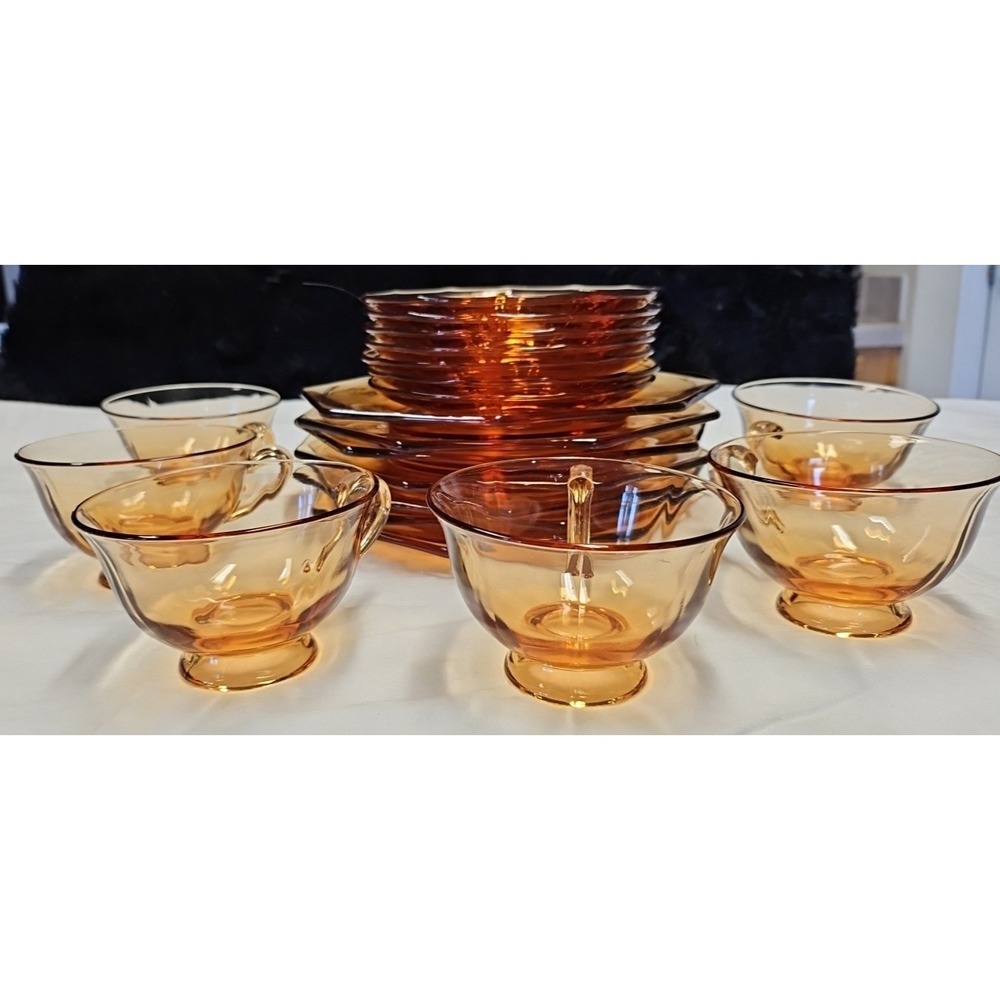 20 Piece Beautiful Vintage Amber Cups, Saucers And Desert Plates